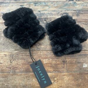 NWT Jocelyn Black Faux Fur Fingerless Mittens